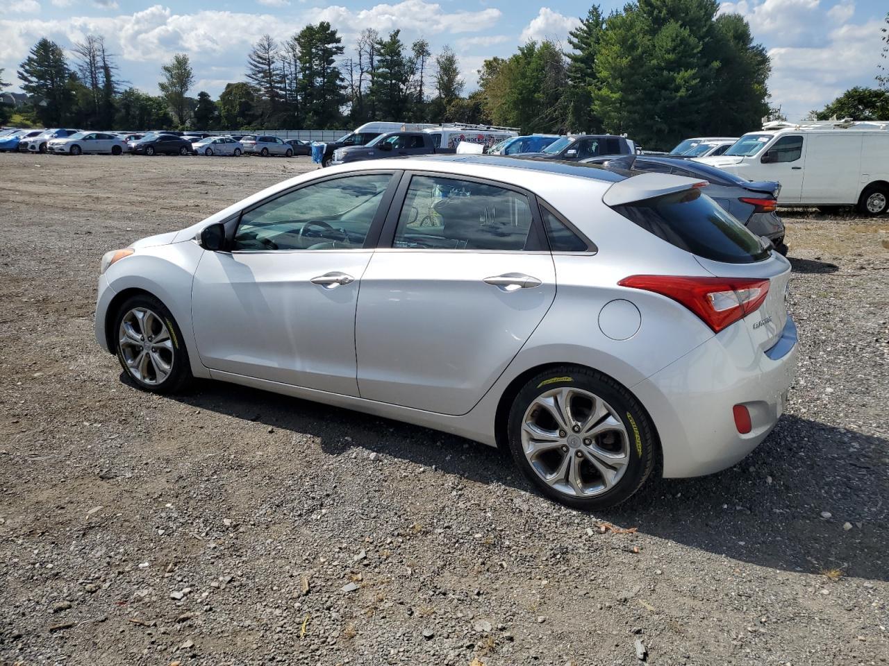 2014 Hyundai Elantra Gt - Image 2