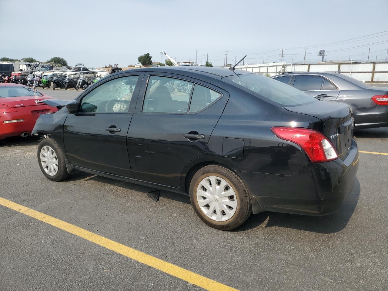 2017 Nissan Versa S - Фото 2