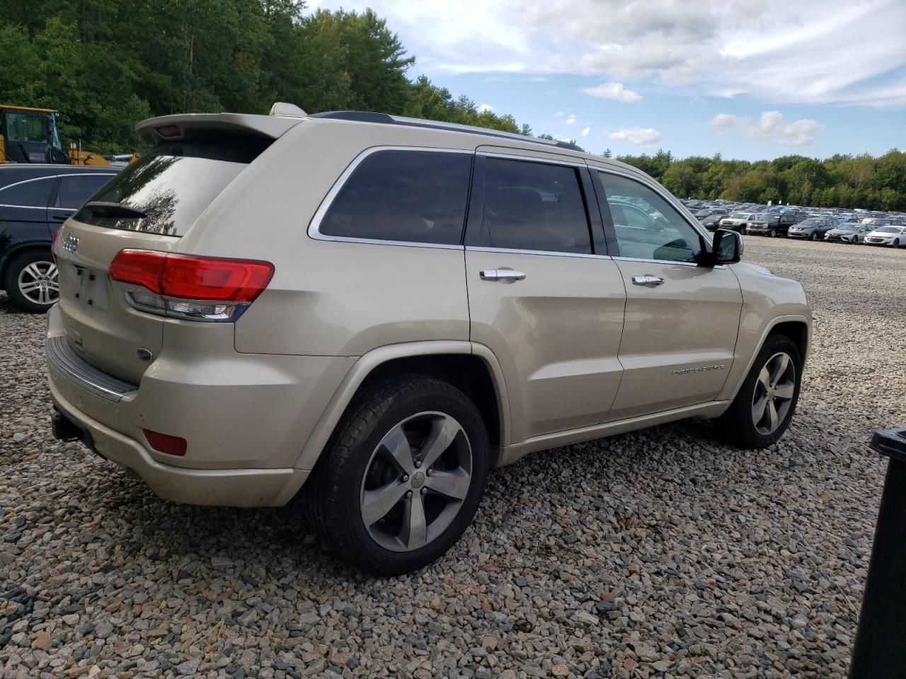 2015 Jeep Grand Cherokee Overland - Image 3