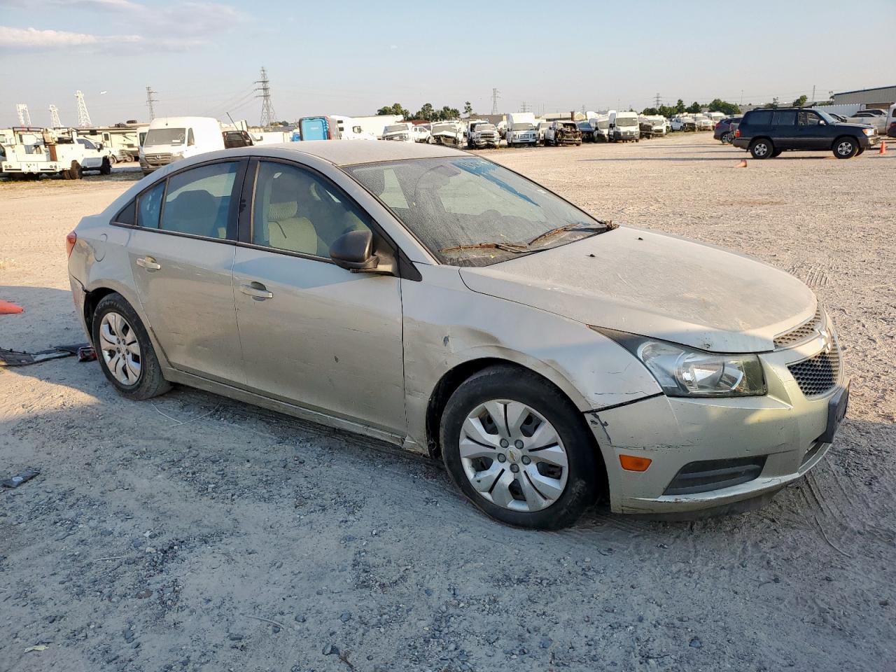 2014 Chevrolet Cruze Ls - Image 4