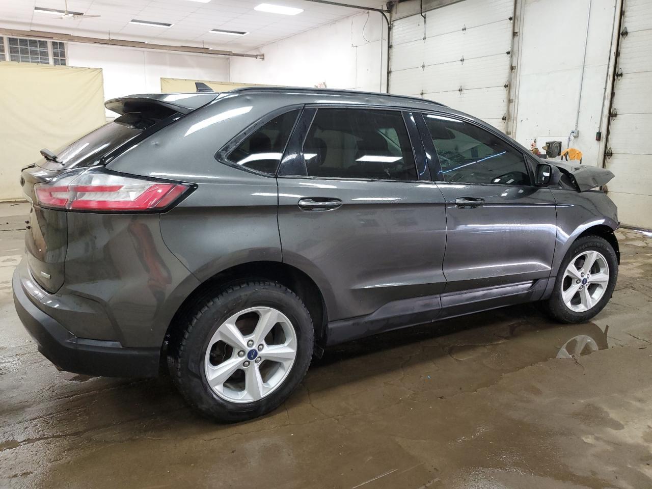 2020 Ford Edge Se - Фото 3