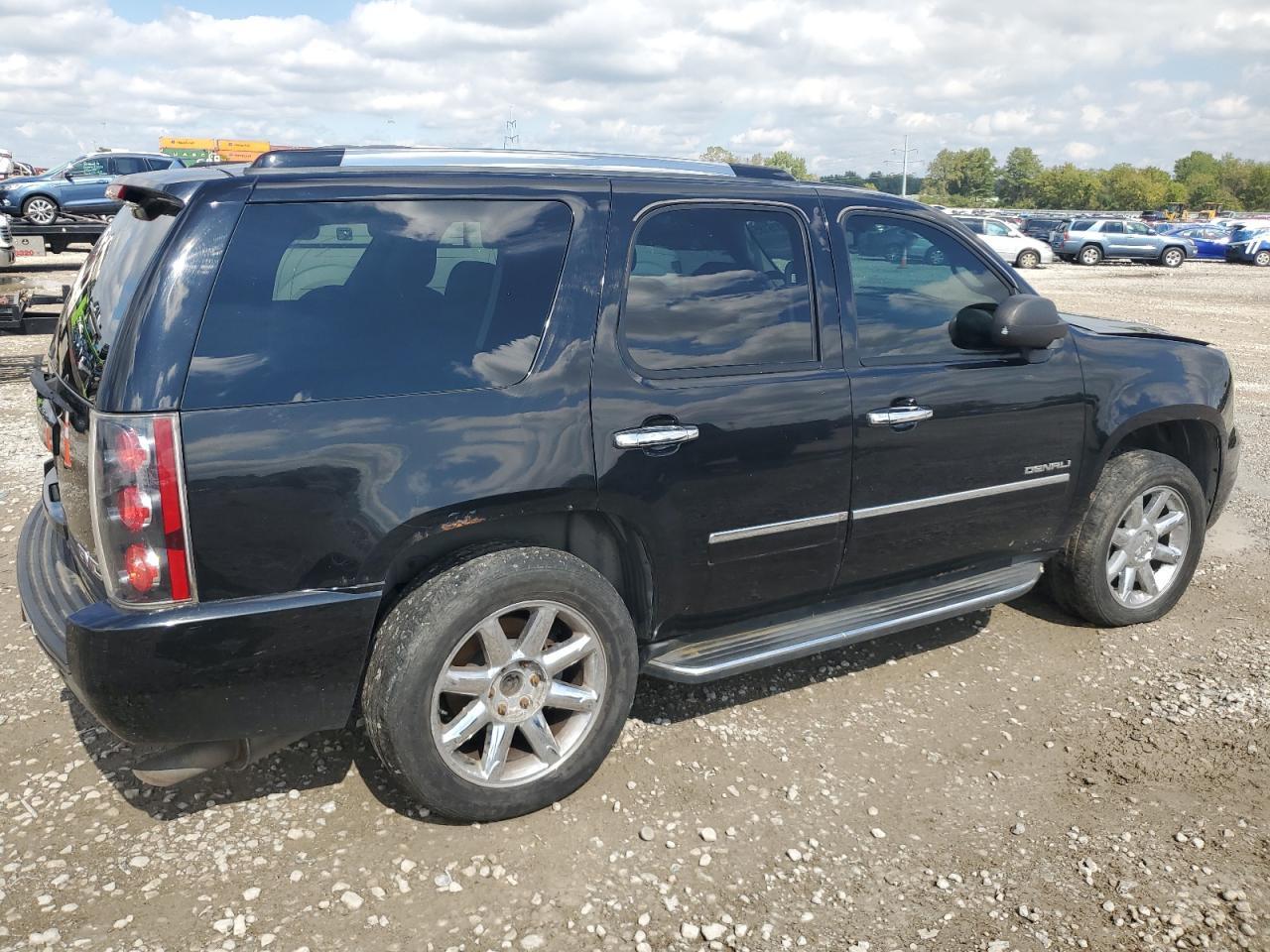 2011 GMC Yukon Denali - Image 3