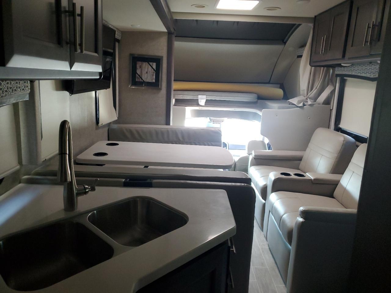 2021 Ford F550 Super Duty - Фото 5