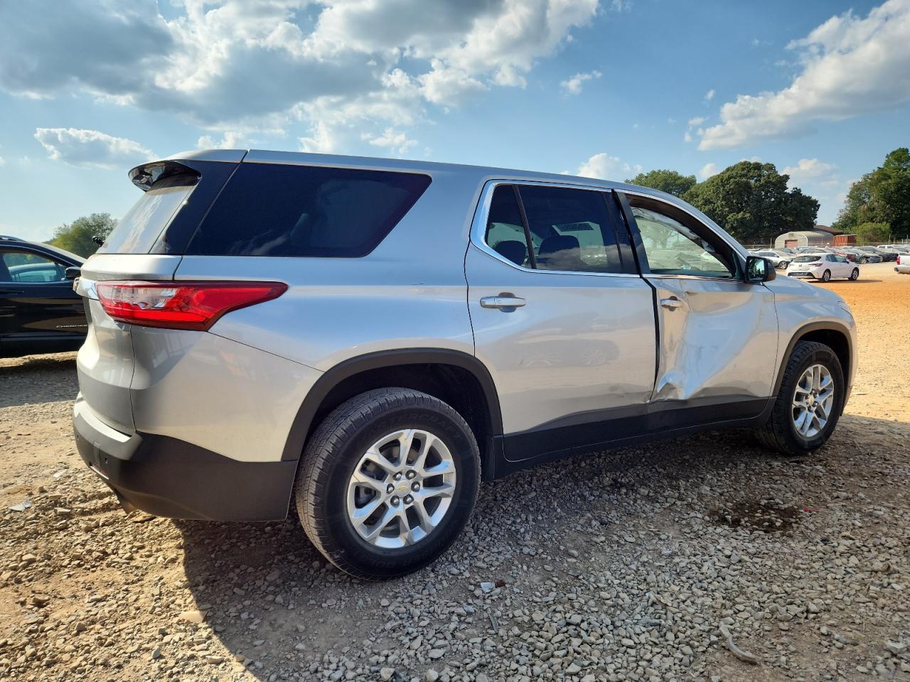 2021 Chevrolet Traverse Ls - Image 3