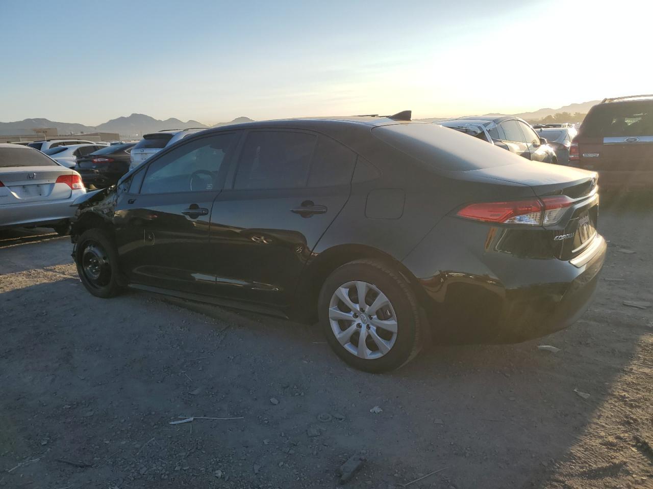 2025 Toyota Corolla Le - Фото 2