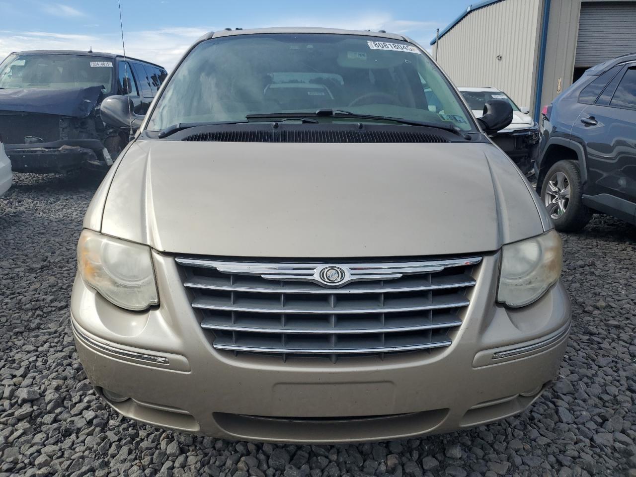 2006 Chrysler Town & Country Limited - Image 5