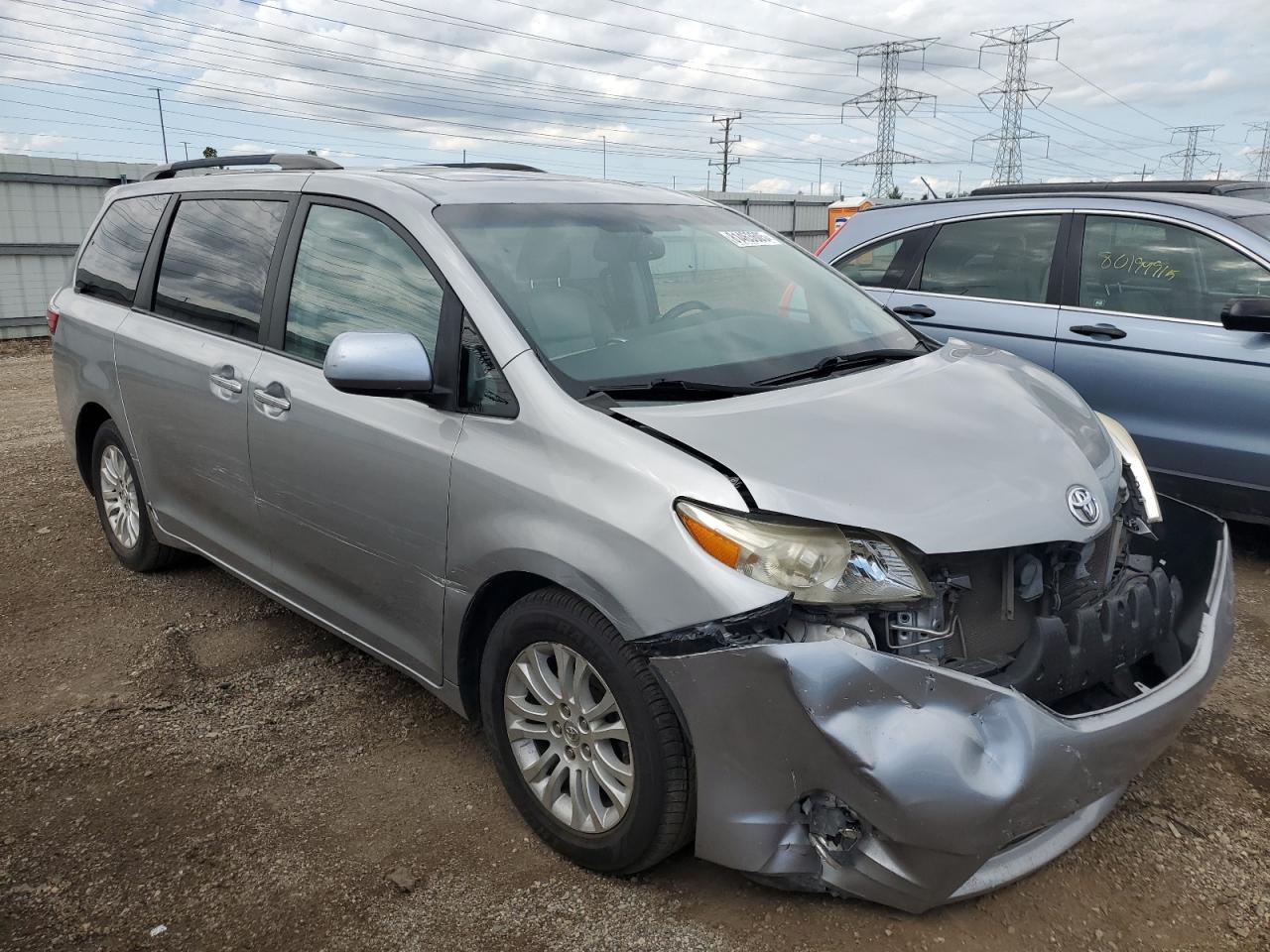 2015 Toyota Sienna Xle - Фото 4