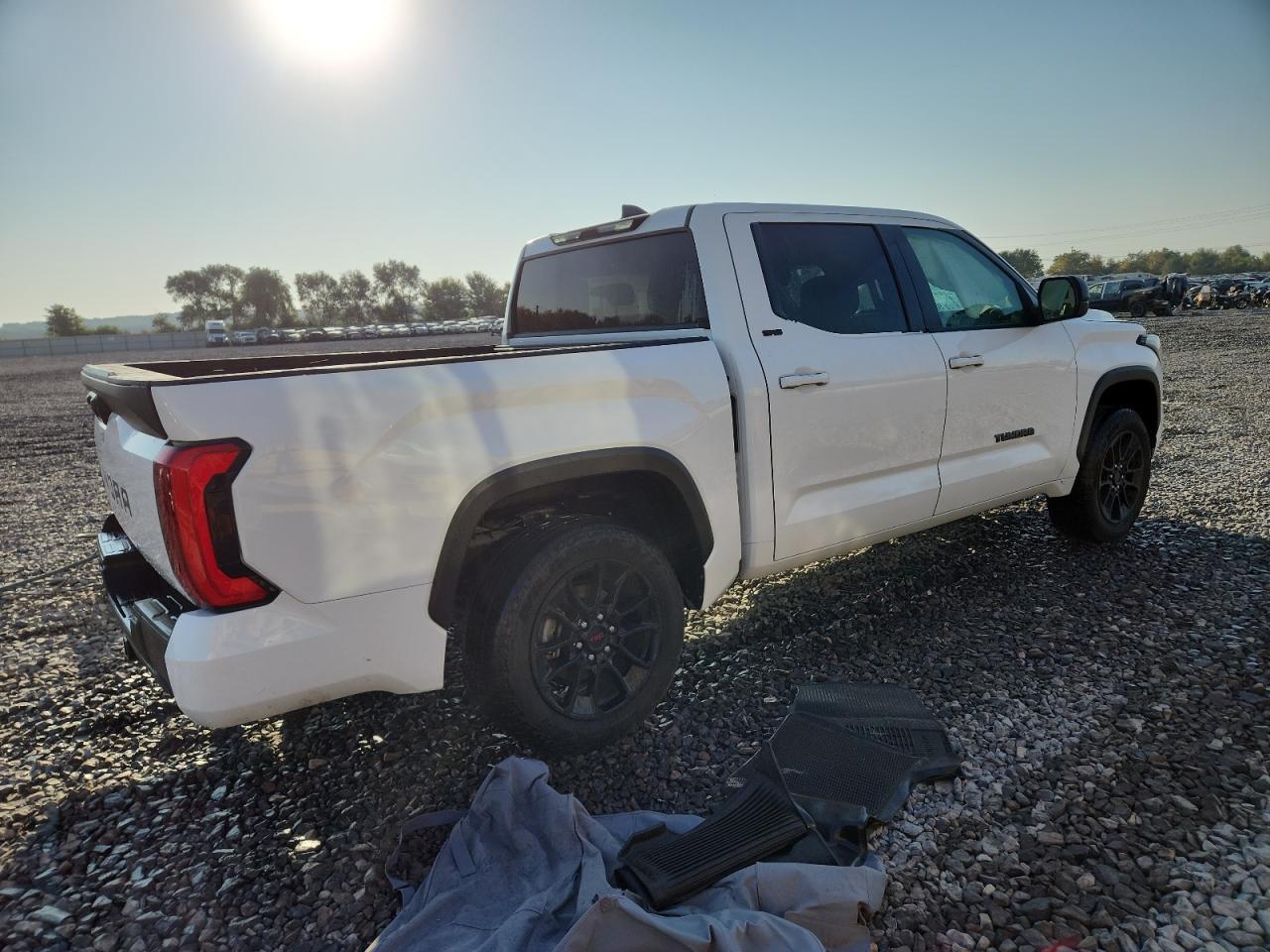 2024 Toyota Tundra Crewmax Sr - Image 3