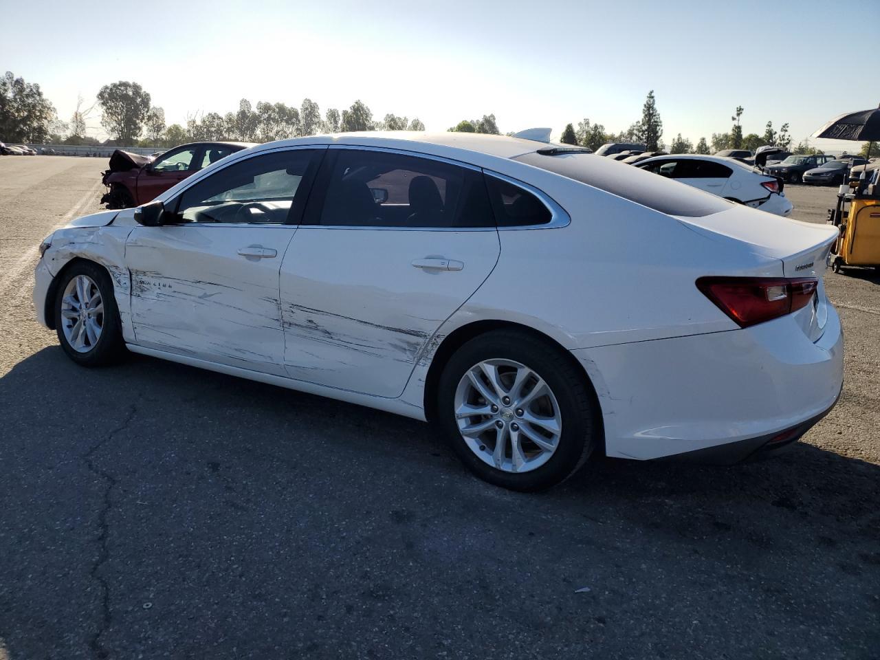 2018 Chevrolet Malibu Lt - Image 2