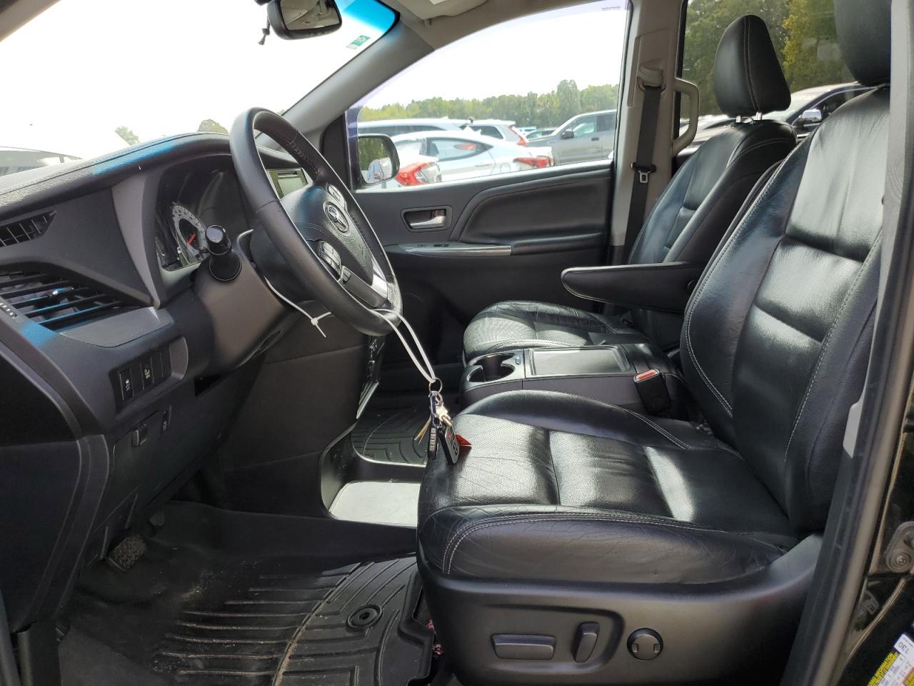 2017 Toyota Sienna Se - Image 7