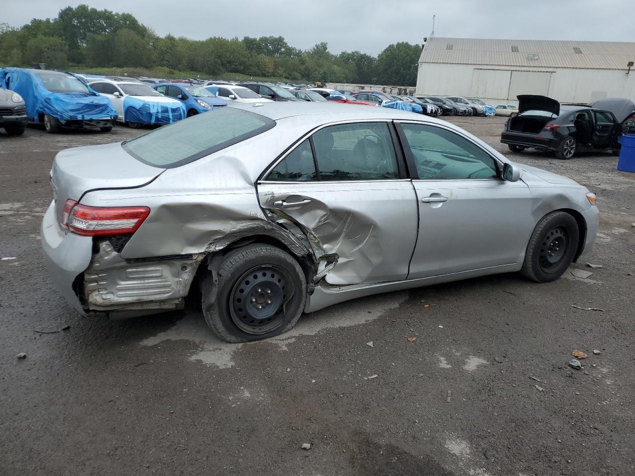 2011 Toyota Camry Base - Фото 3