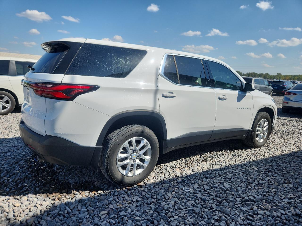 2023 Chevrolet Traverse Ls - Фото 3
