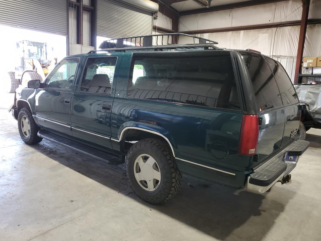 1996 Chevrolet Suburban K1500 - Фото 2