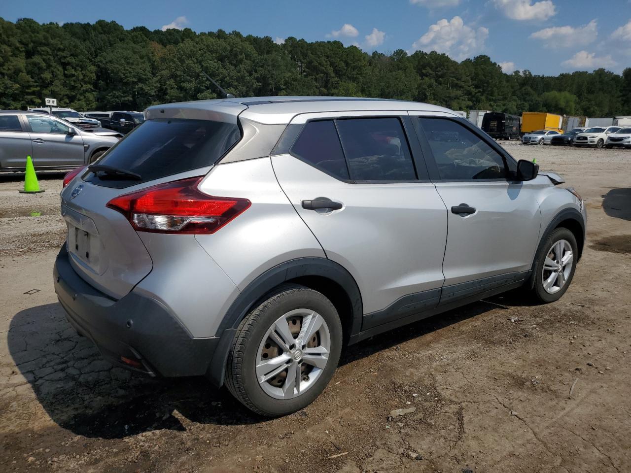 2020 Nissan Kicks S - Фото 3