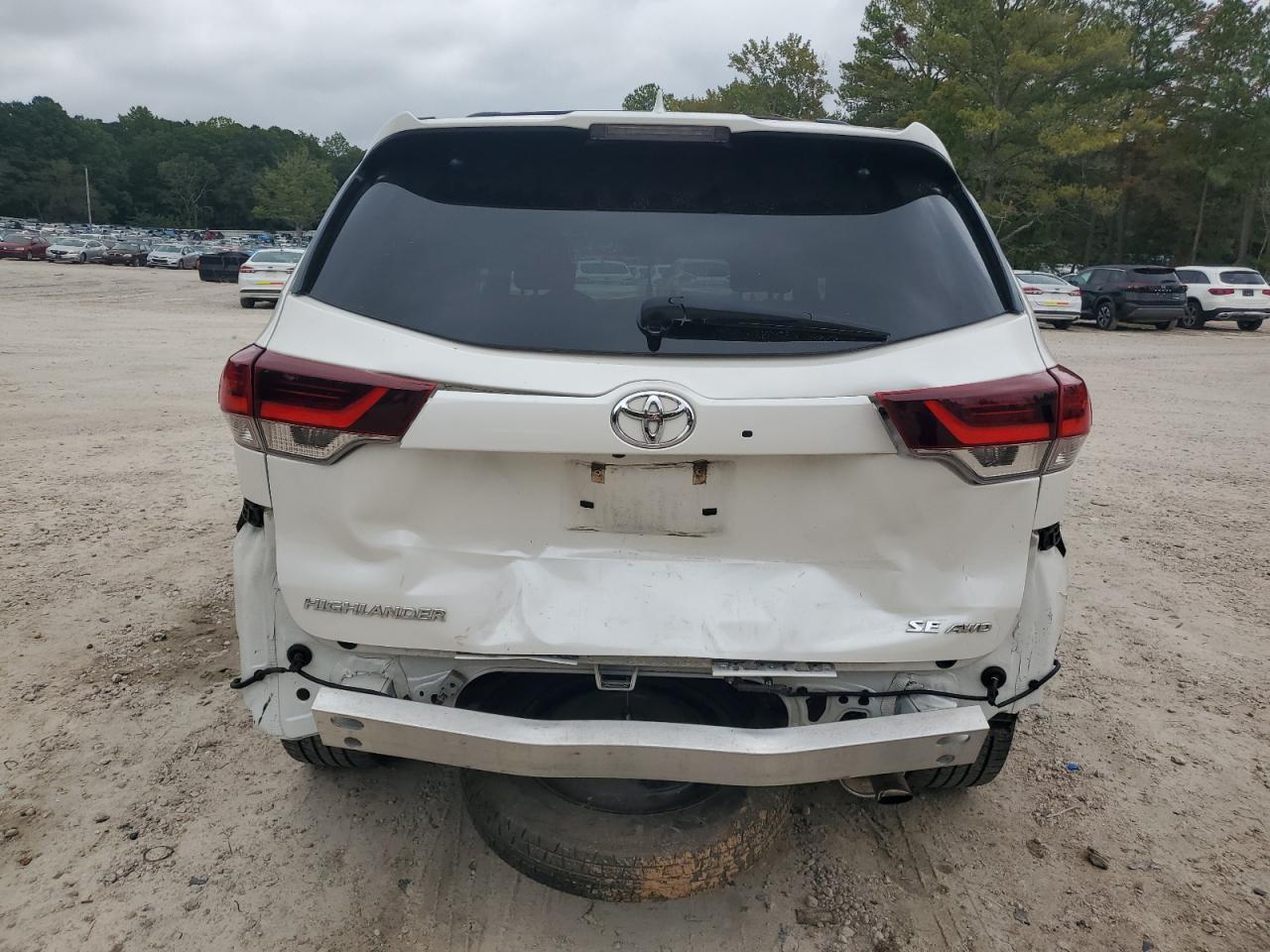 2019 Toyota Highlander Se - Image 6