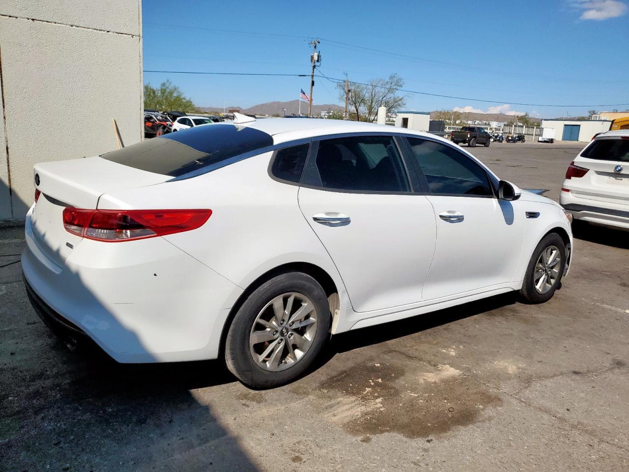 2017 Kia Optima Lx - Фото 3