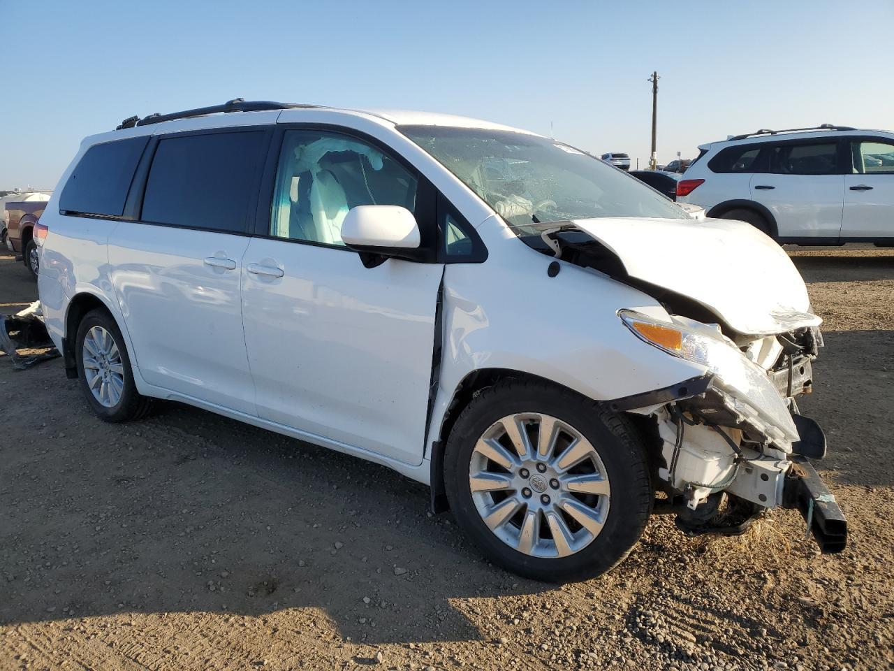 2013 Toyota Sienna Le - Image 4