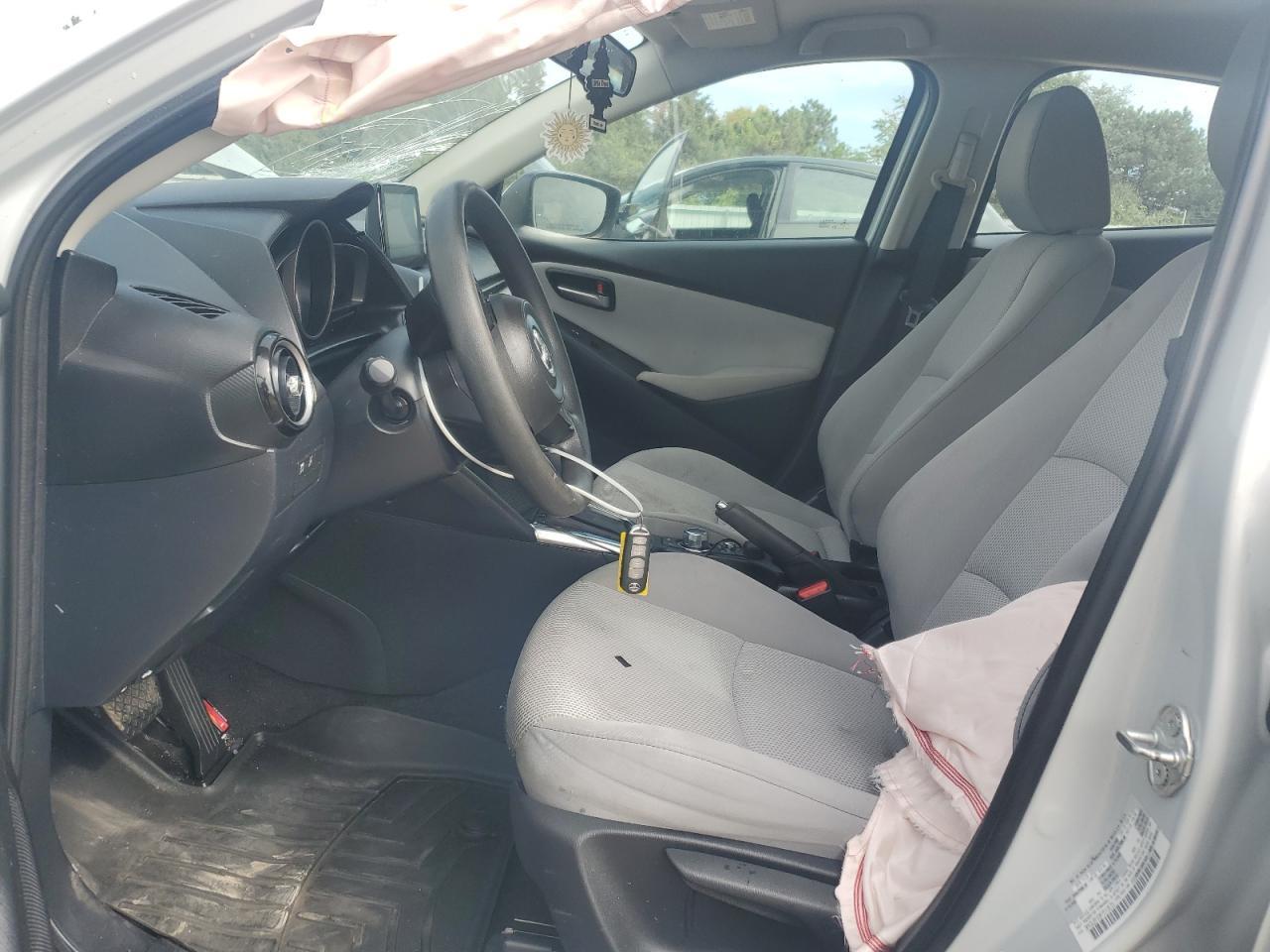 2019 Toyota Yaris Le - Image 7