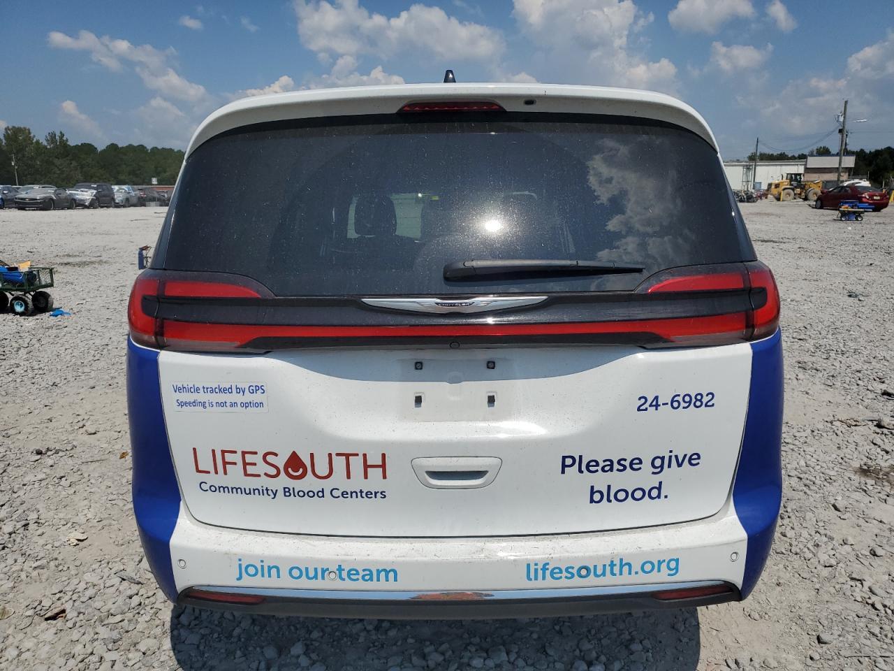 2024 Chrysler Pacifica Touring - Фото 6