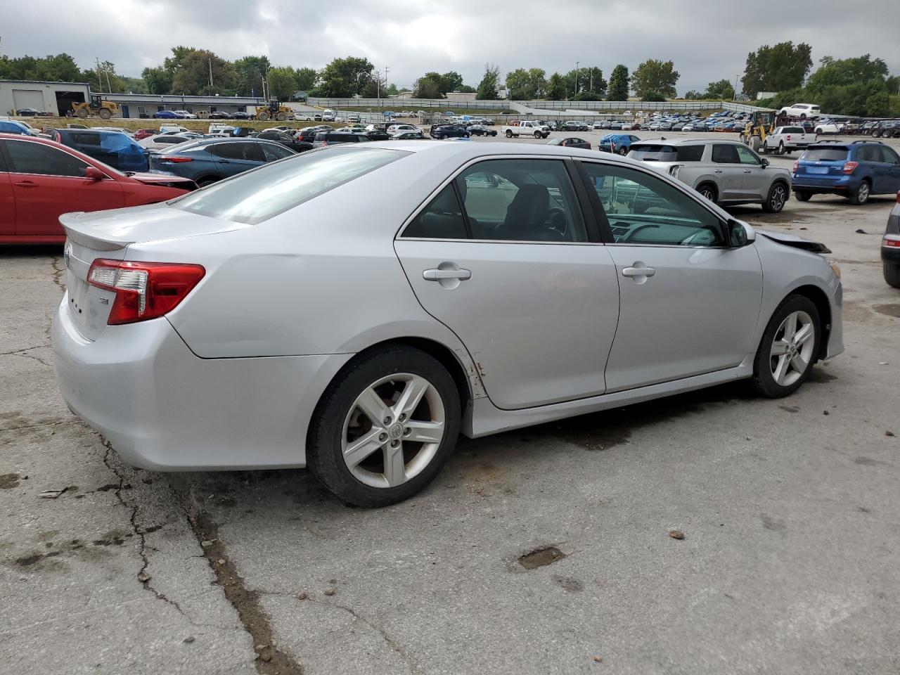 2012 Toyota Camry Base - Фото 3