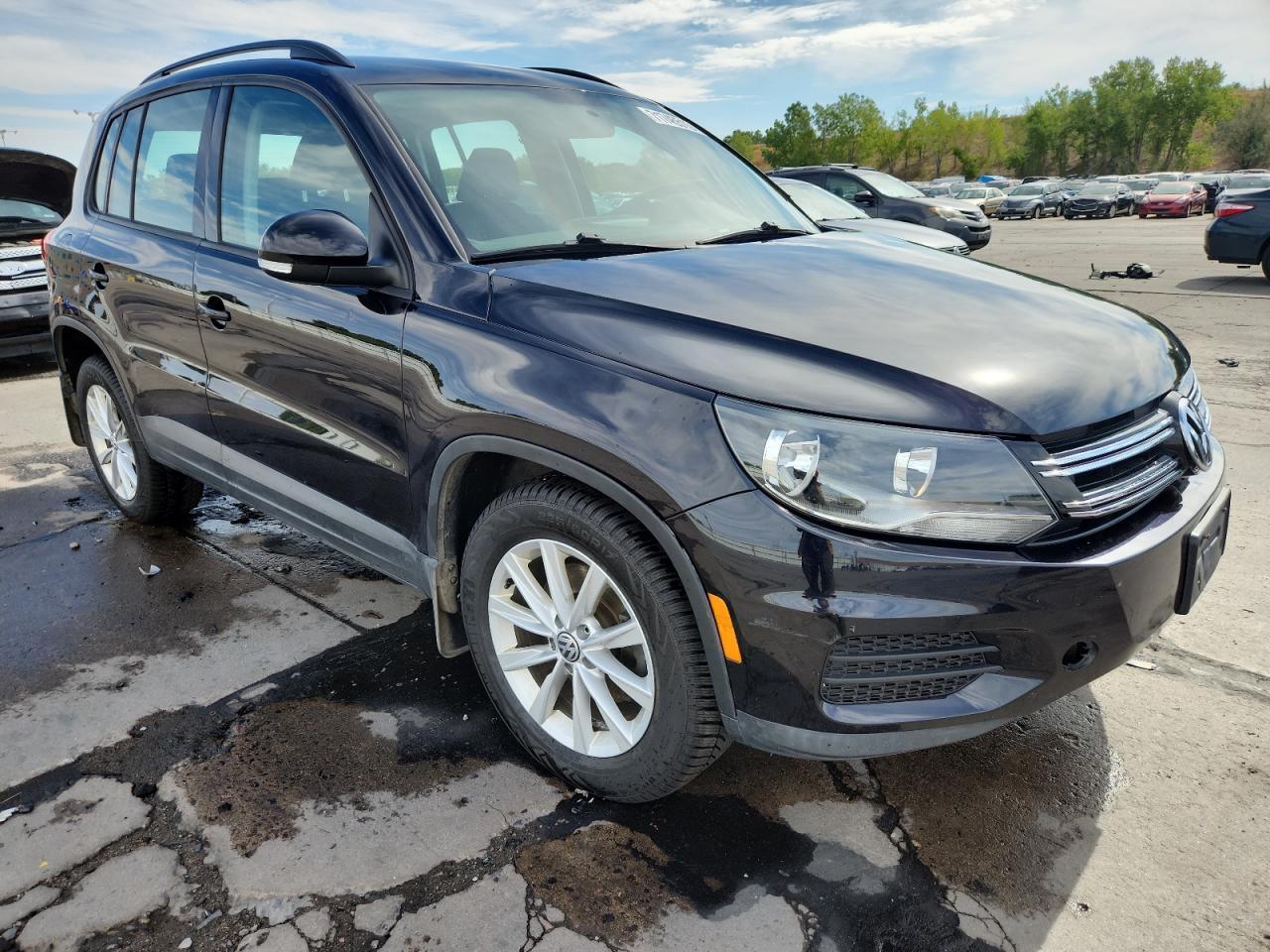 2017 Volkswagen Tiguan S - Фото 4