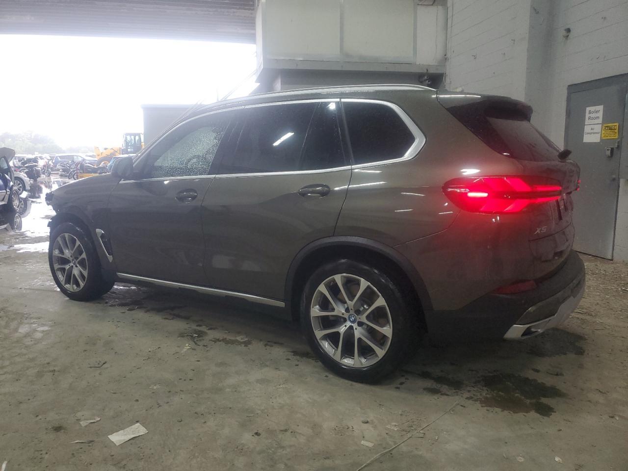 2024 BMW X5 xDrive50E - Image 2