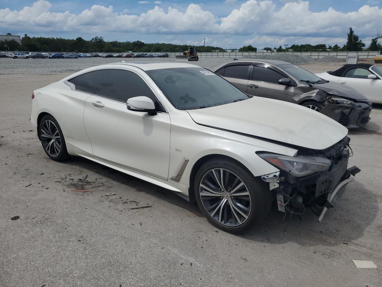2017 Infiniti Q60 Premium - Image 4