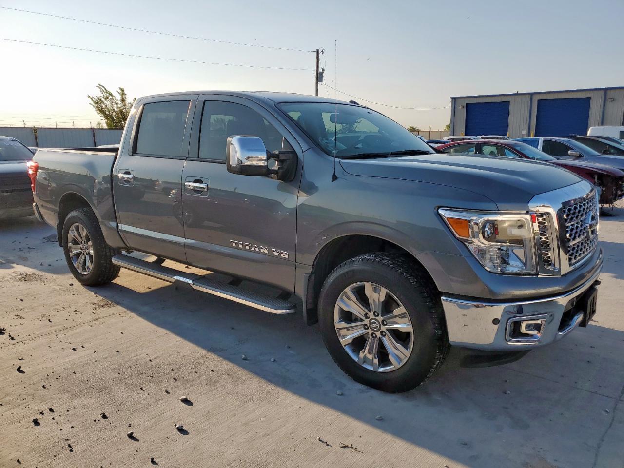 2018 Nissan Titan Sv - Image 4