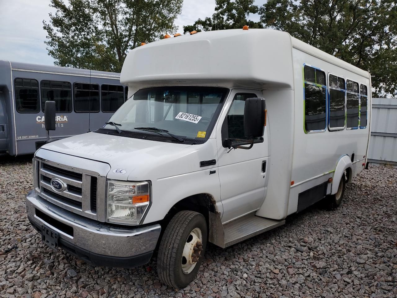 2015 Ford Econoline E350 Super Duty Cutaway Van