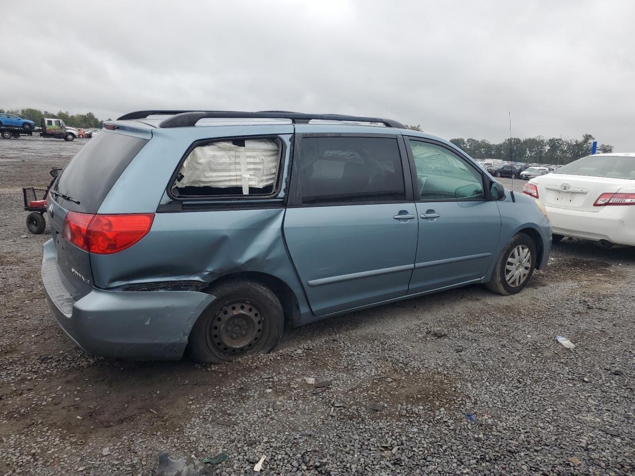 2009 Toyota Sienna Ce - Image 3