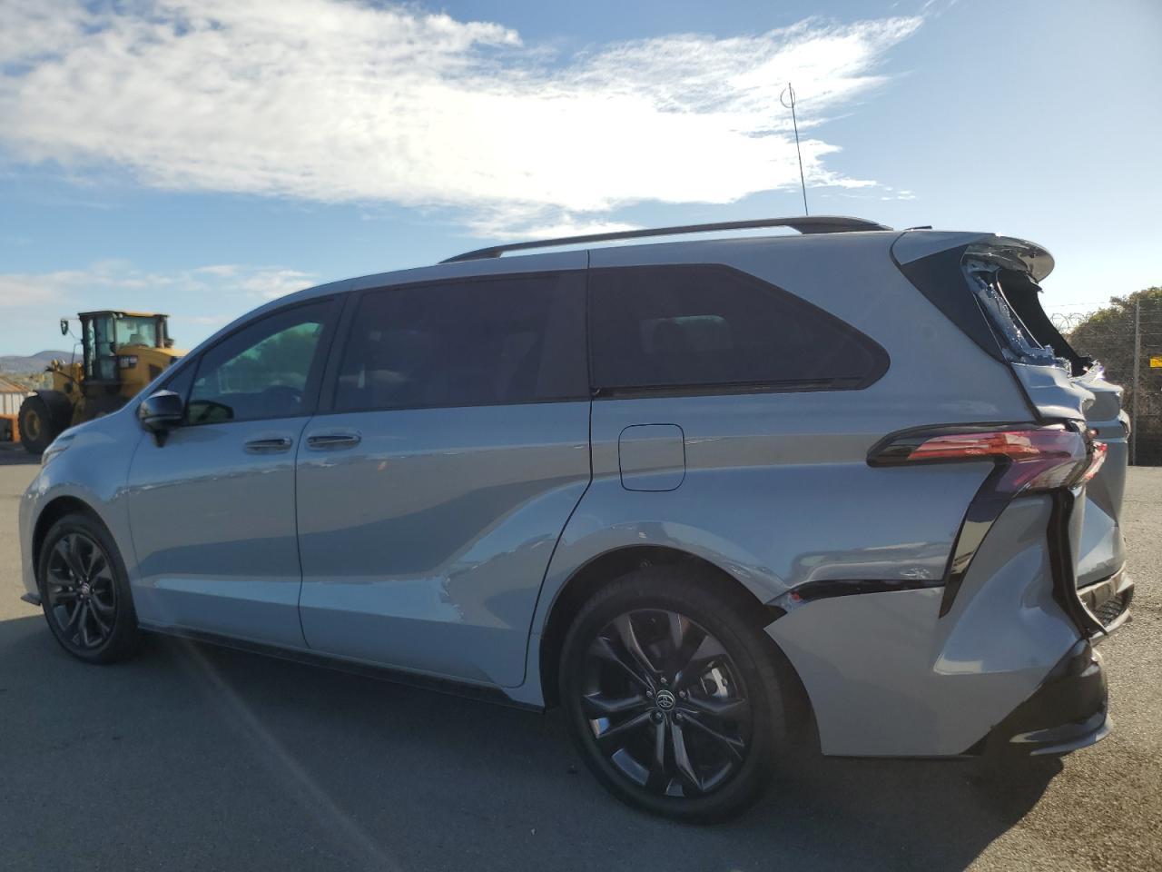 2025 Toyota Sienna Xse - Image 2