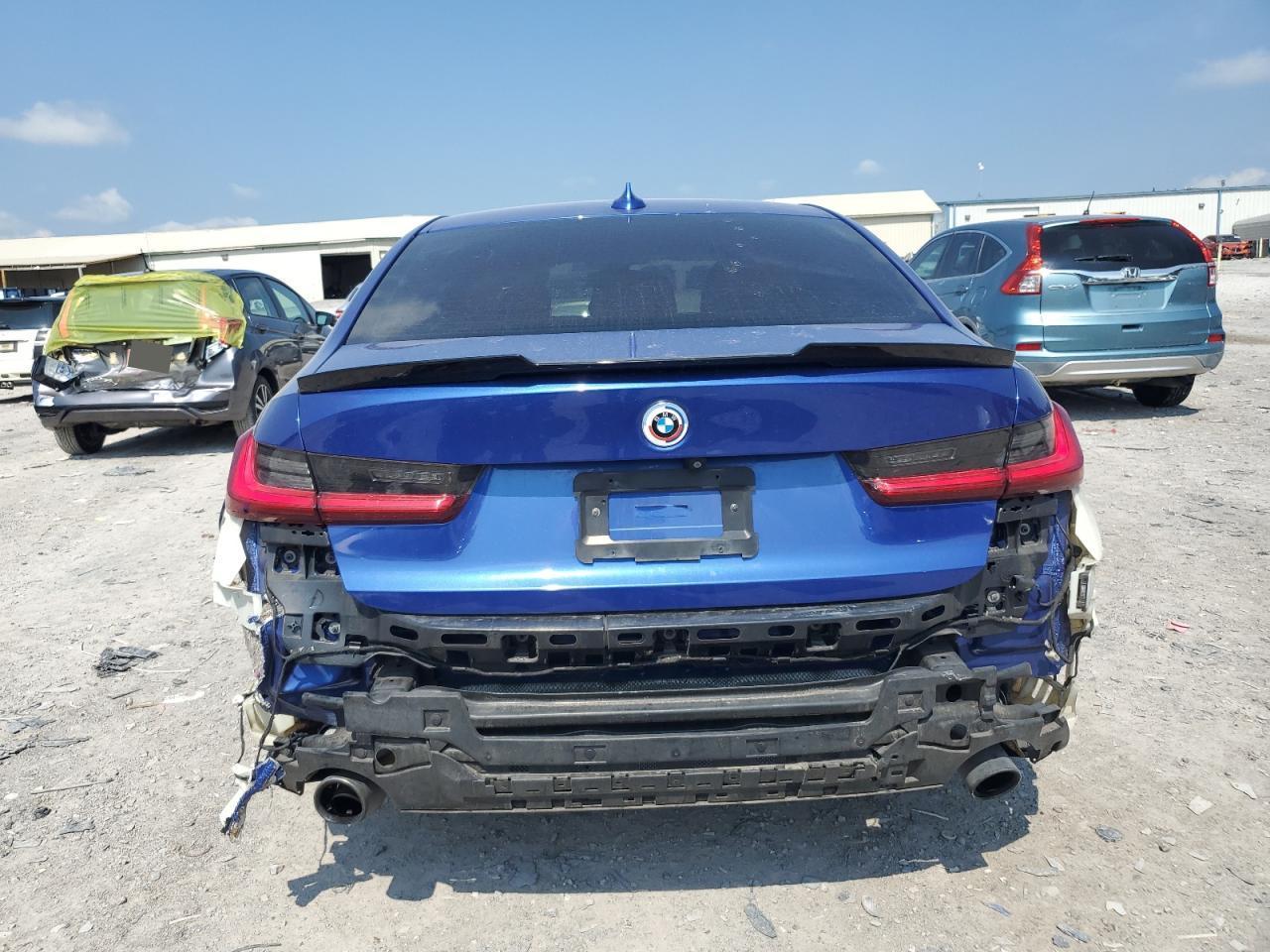 2020 BMW 330Xi - Фото 6