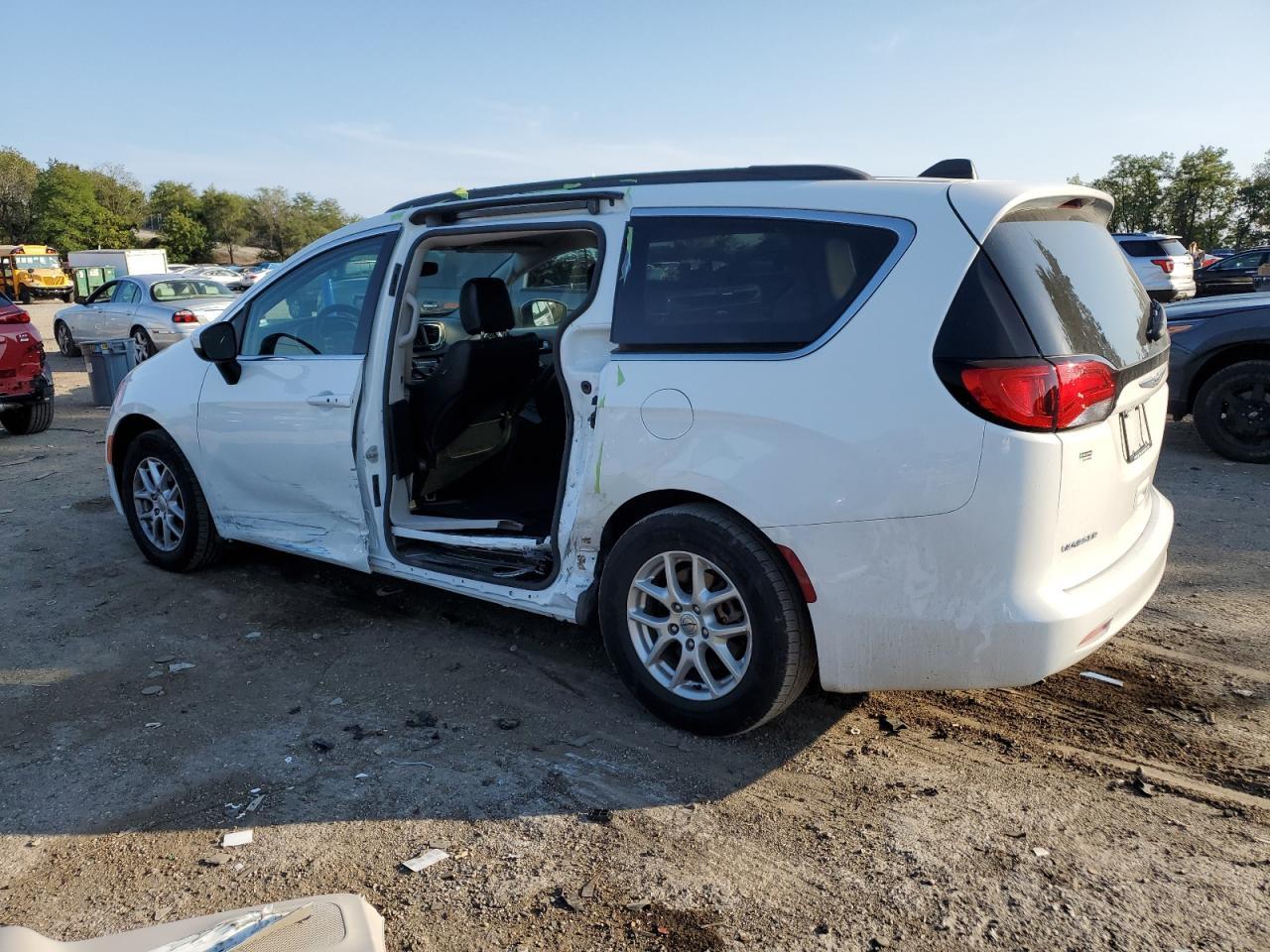 2021 Chrysler Voyager Lxi - Фото 2