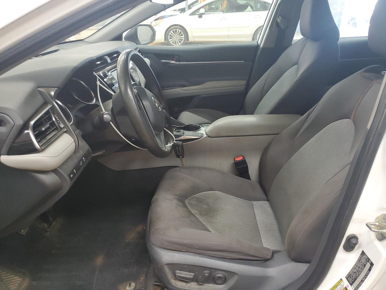 2019 Toyota Camry L - Фото 7