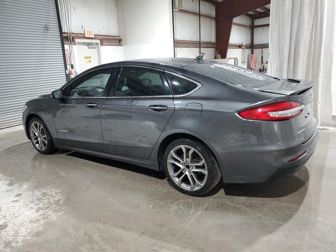 2019 Ford Fusion Titanium - Image 2