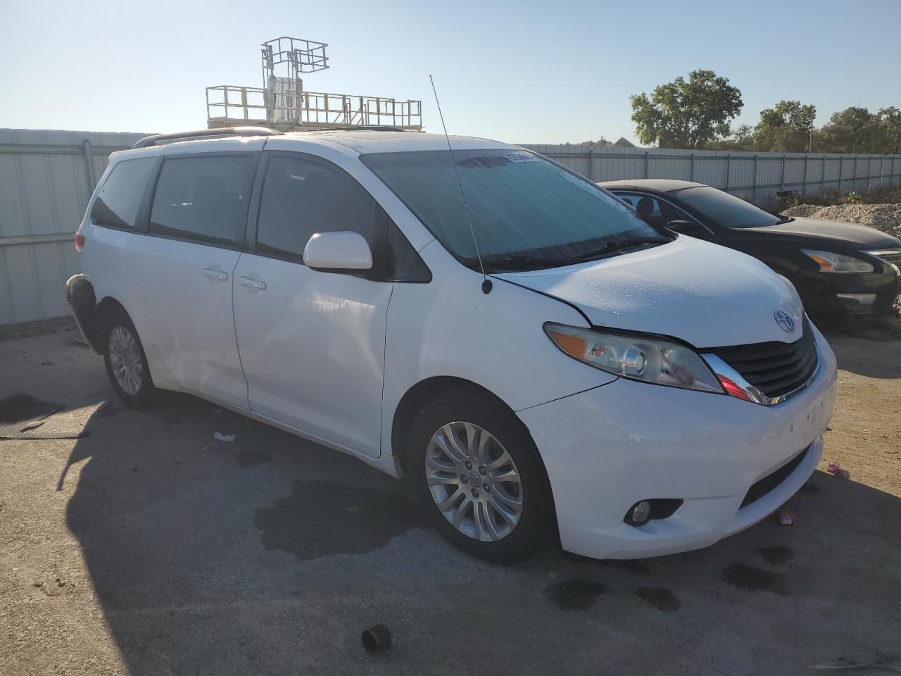 2011 Toyota Sienna Xle - Image 4