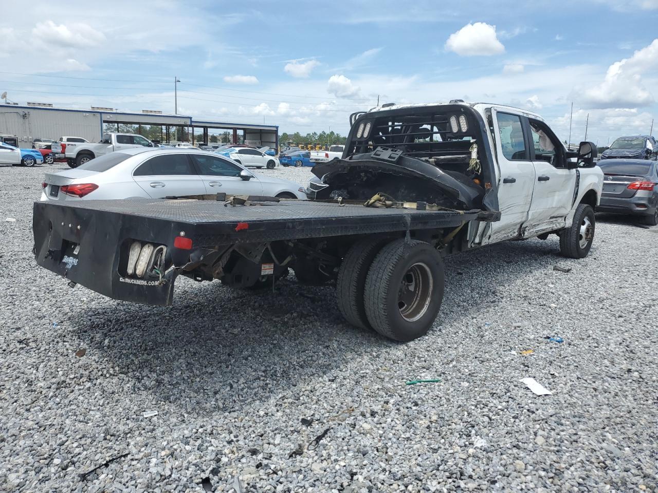 2023 Ford F350 Super Duty - Фото 3