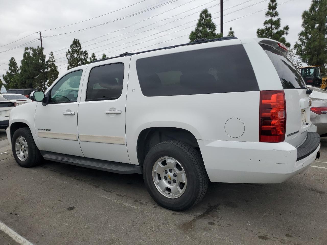 2011 Chevrolet Suburban C1500 Lt - Image 2