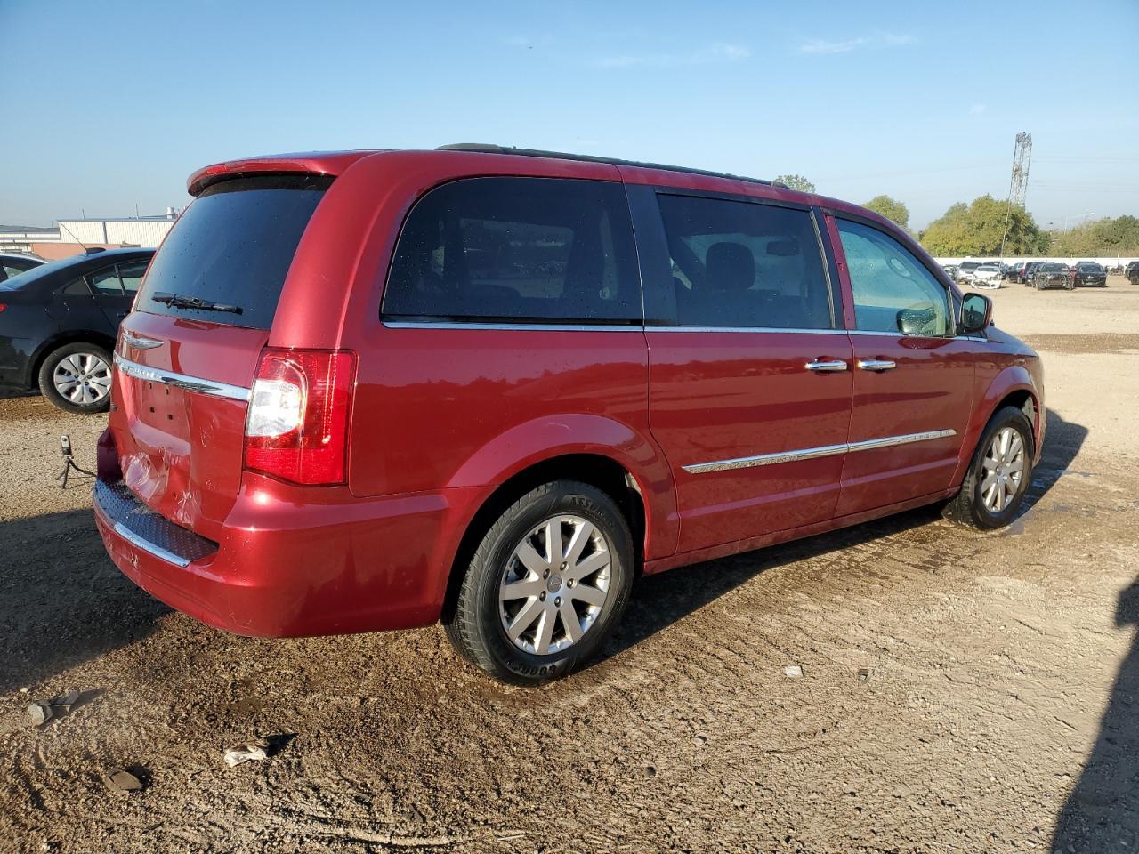 2015 Chrysler Town & Country Touring - Image 3