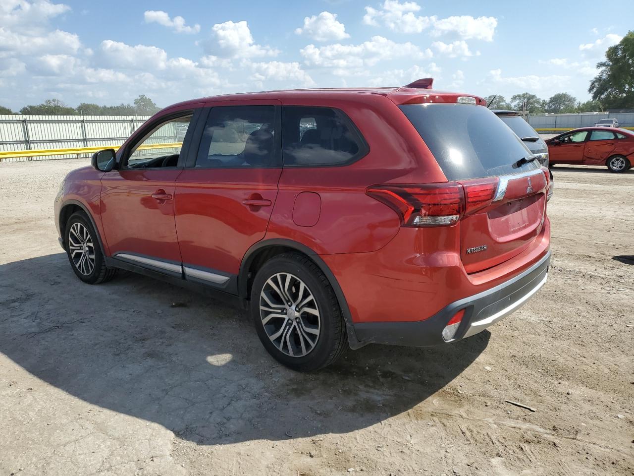 2017 Mitsubishi Outlander Es - Image 2