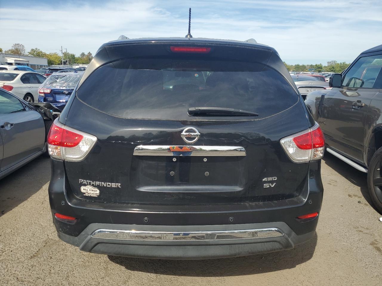 2015 Nissan Pathfinder S - Image 6