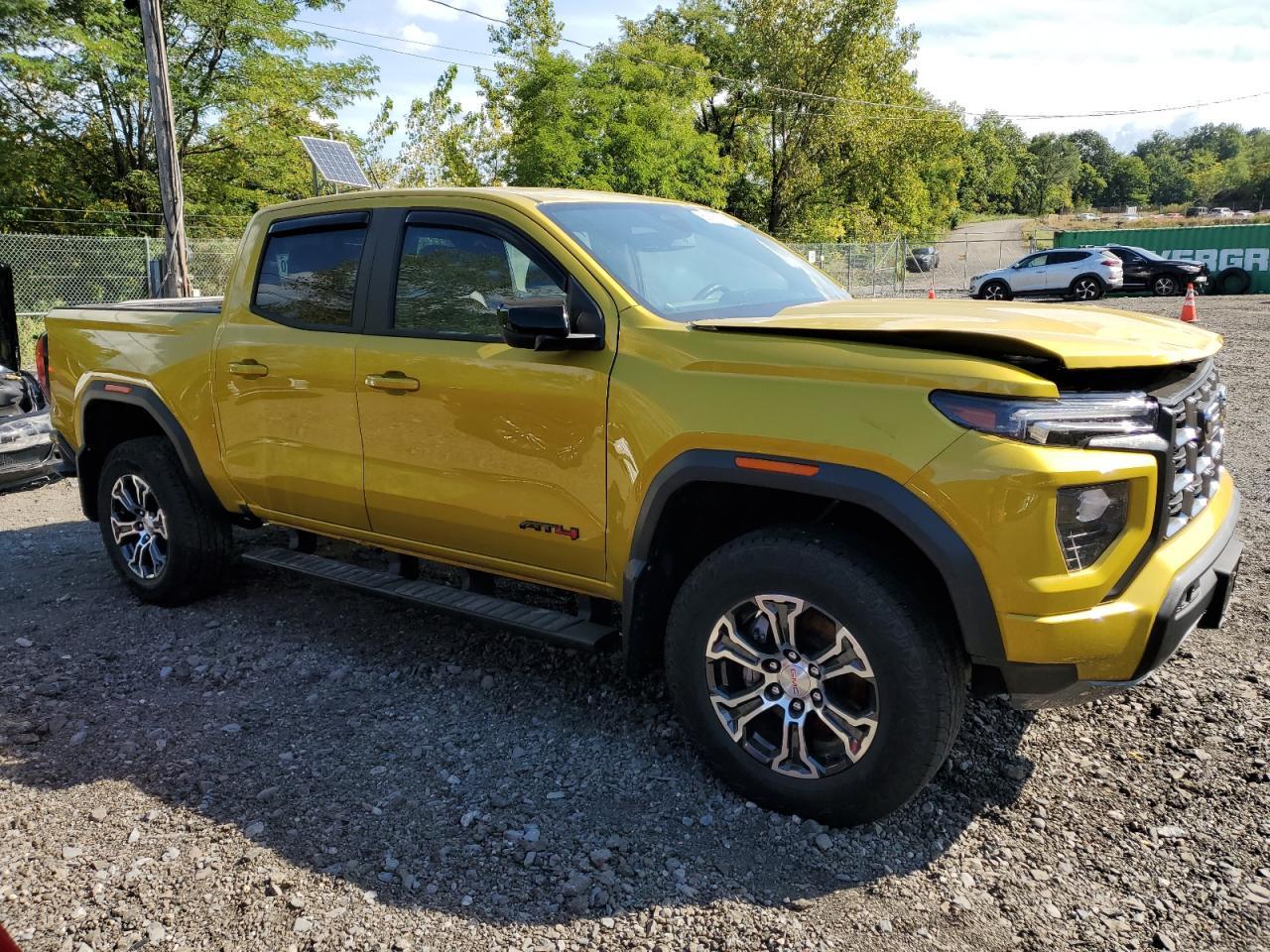 2023 GMC Canyon At4 - Image 4