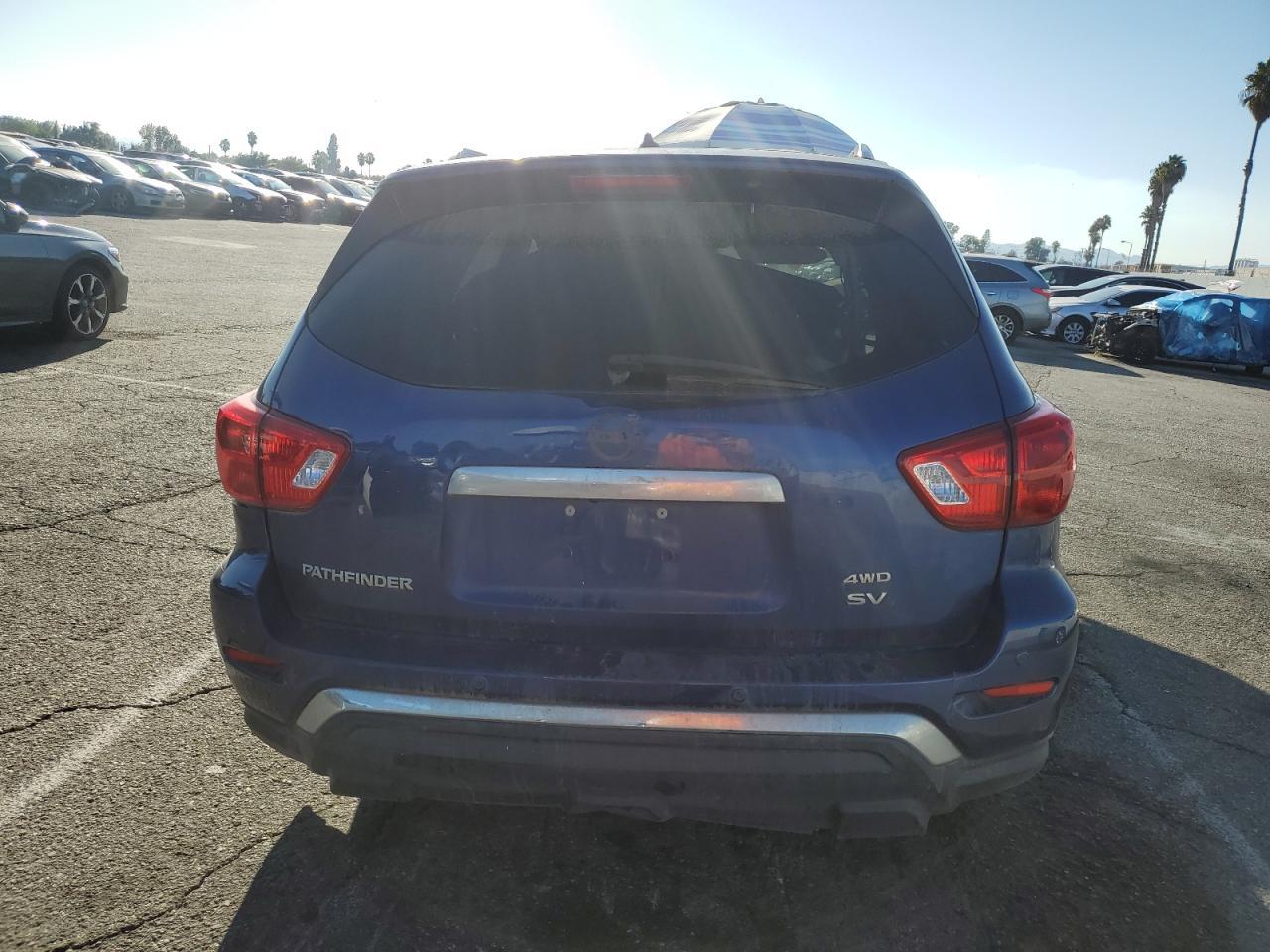 2018 Nissan Pathfinder S - Фото 6