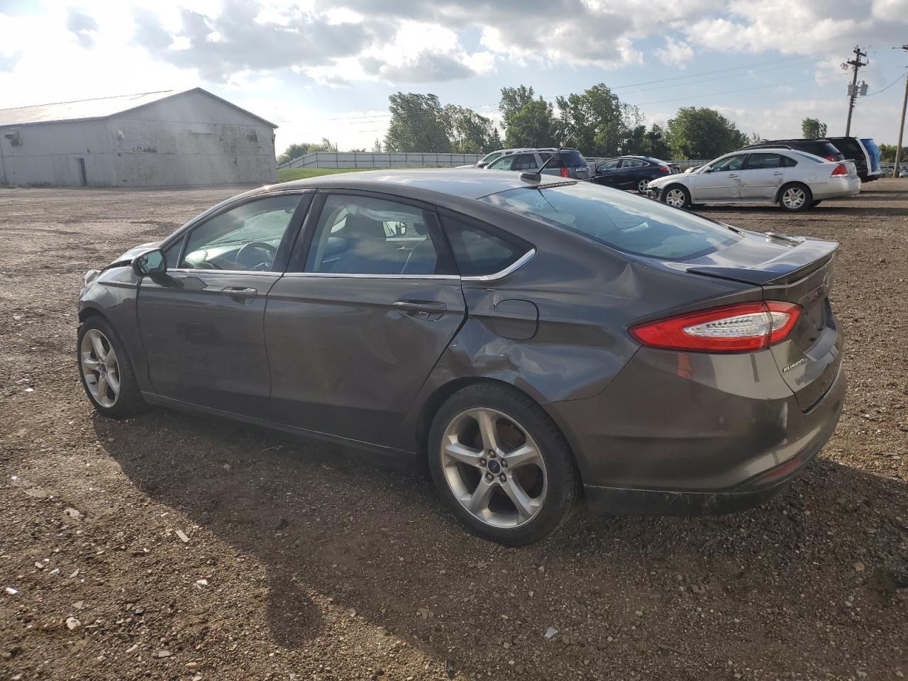 2016 Ford Fusion S - Фото 2
