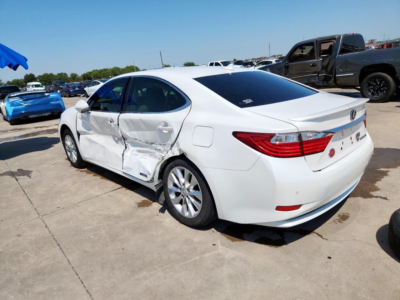 2014 Lexus Es 300H - Image 2
