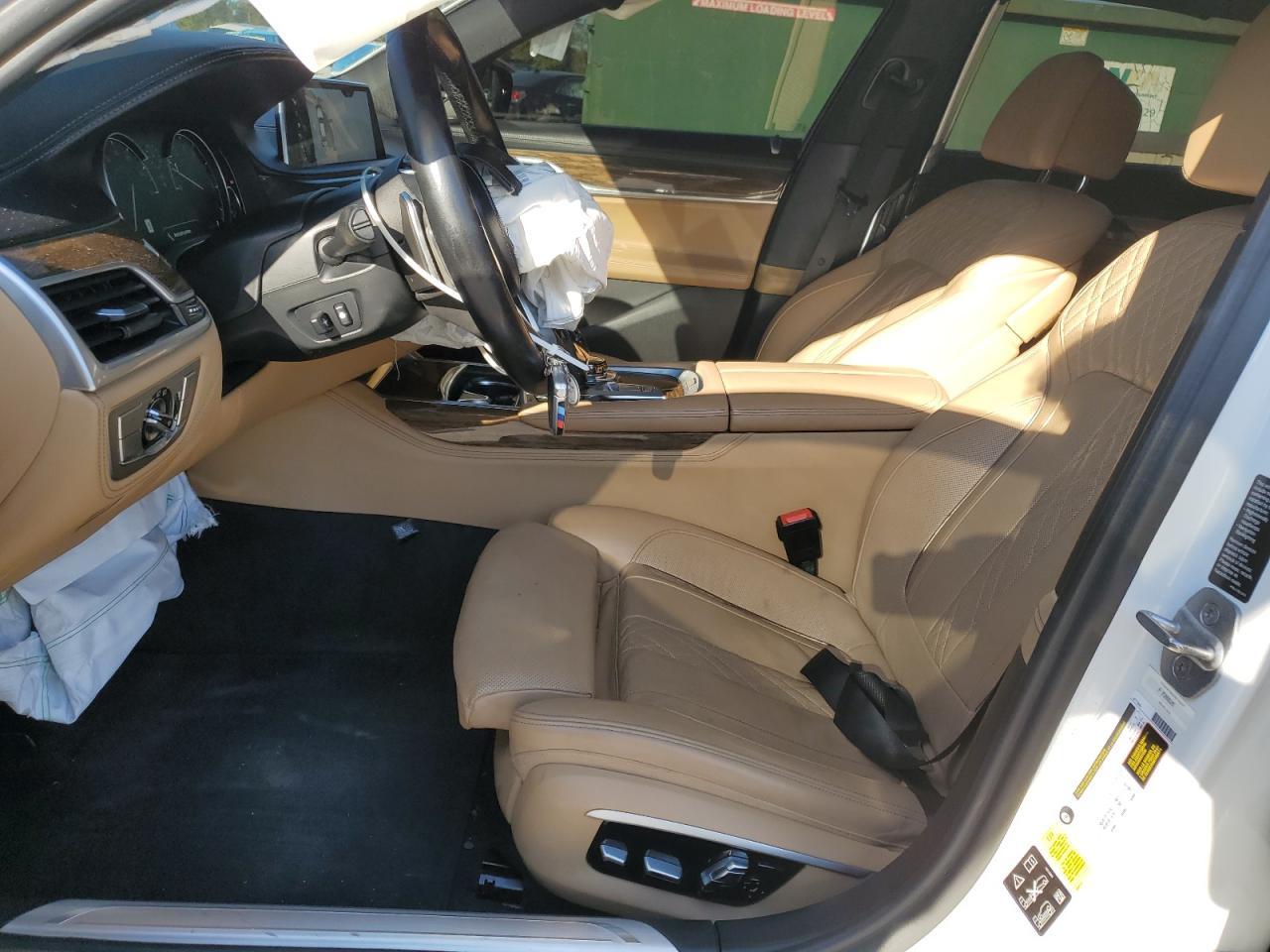 2017 BMW 750 Xi - Image 7