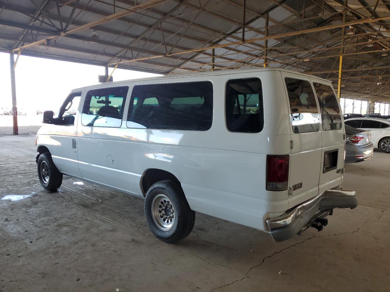 2003 Ford Econoline E350 Super Duty Wagon - Фото 2
