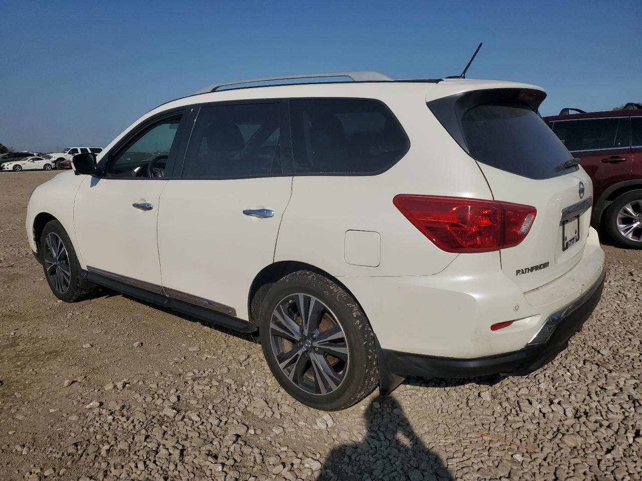 2018 Nissan Pathfinder S - Image 2