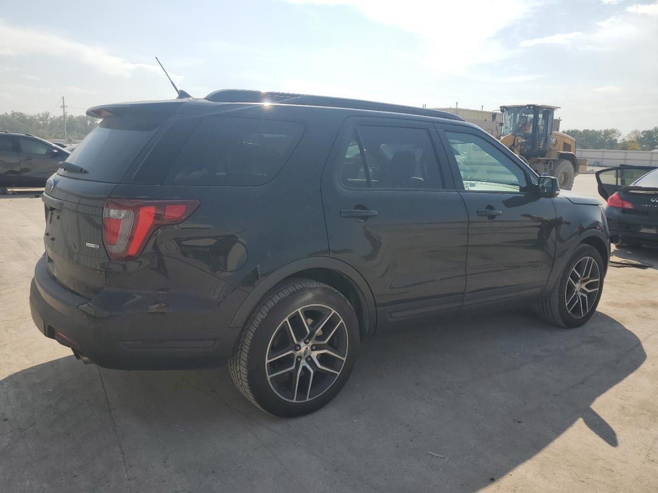 2019 Ford Explorer Sport - Image 3