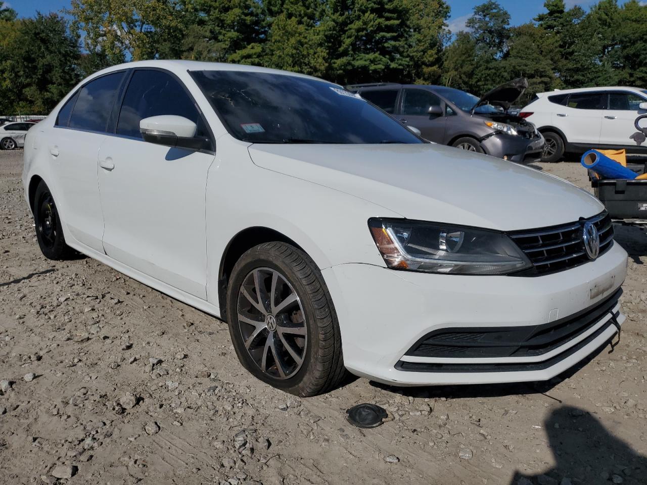 2018 Volkswagen Jetta Se - Image 4